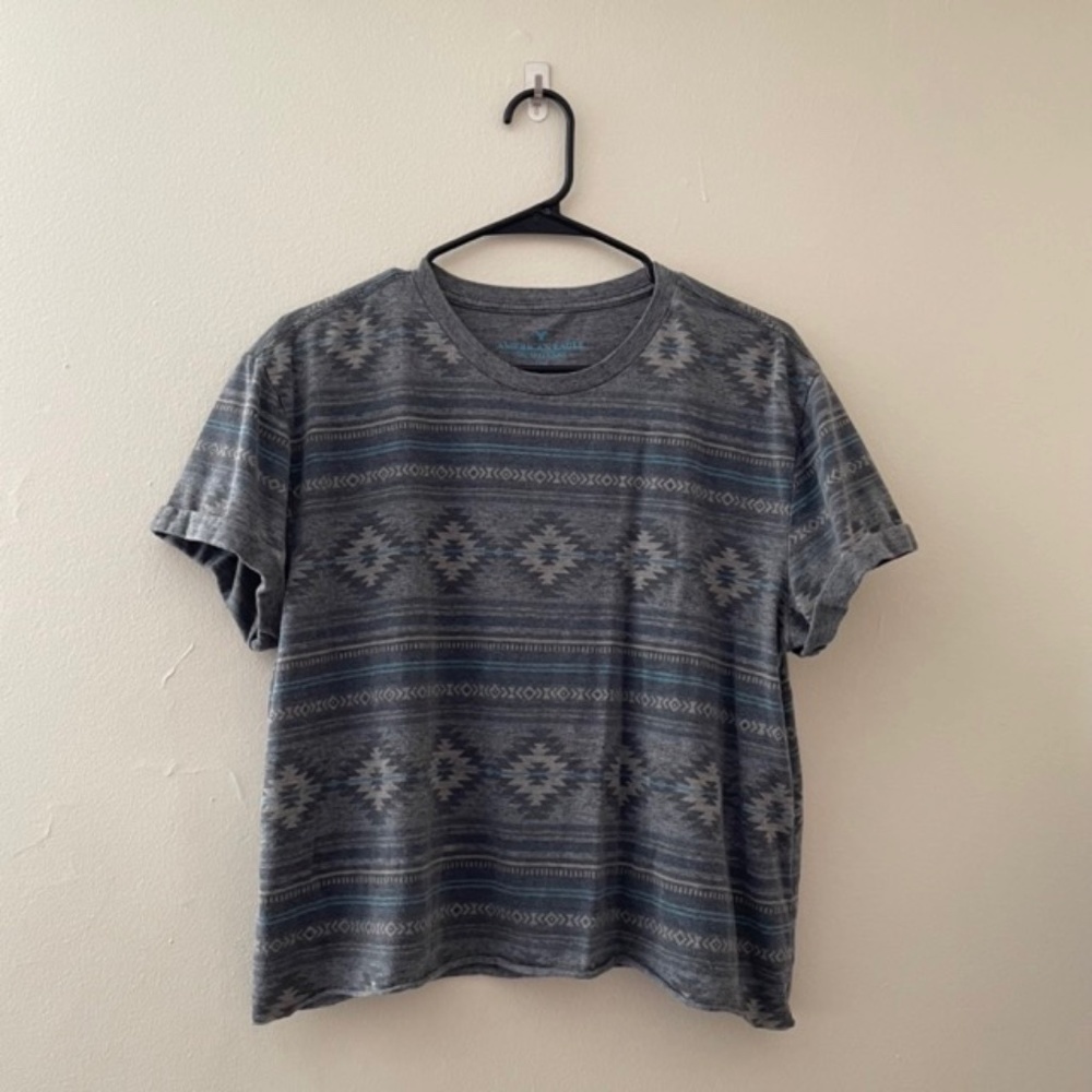 2/$15 M- American Eagle Outfitters Gray and Blue Diamond Striped Crop Top